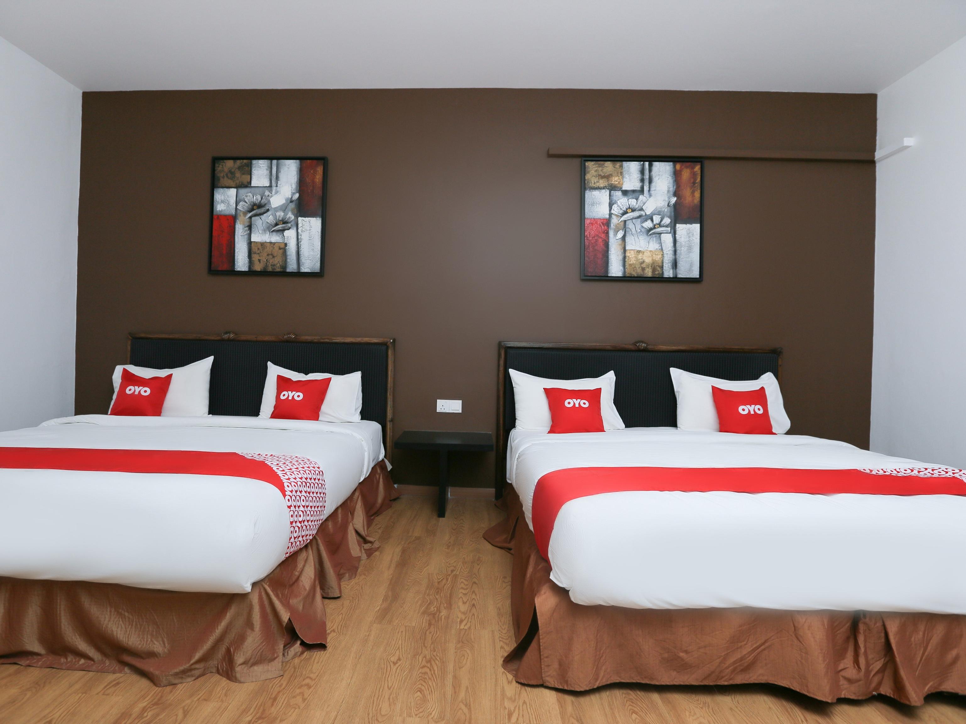 Oyo 89915 East Mount Hotel Kukup Bagian luar foto