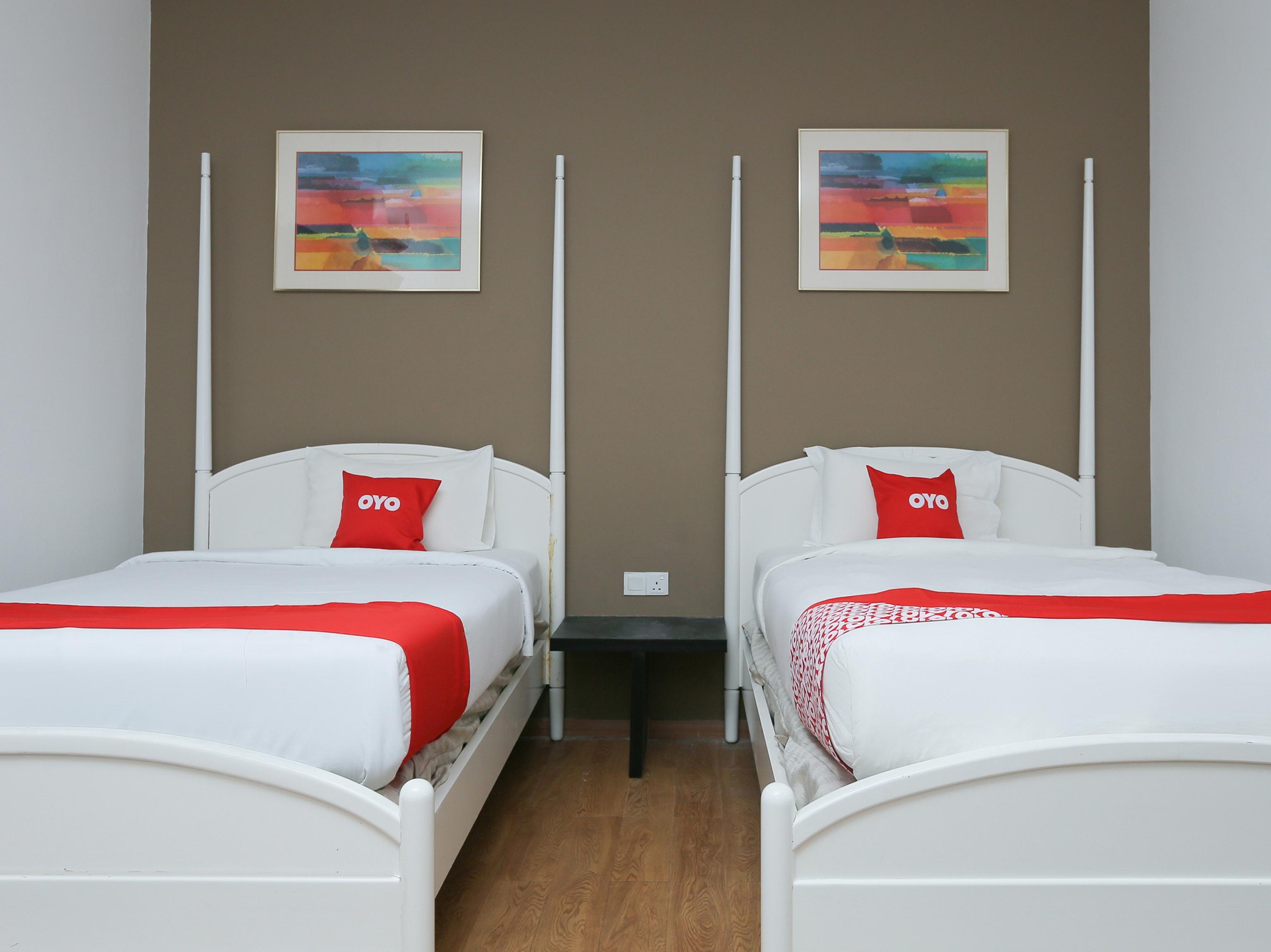 Oyo 89915 East Mount Hotel Kukup Bagian luar foto