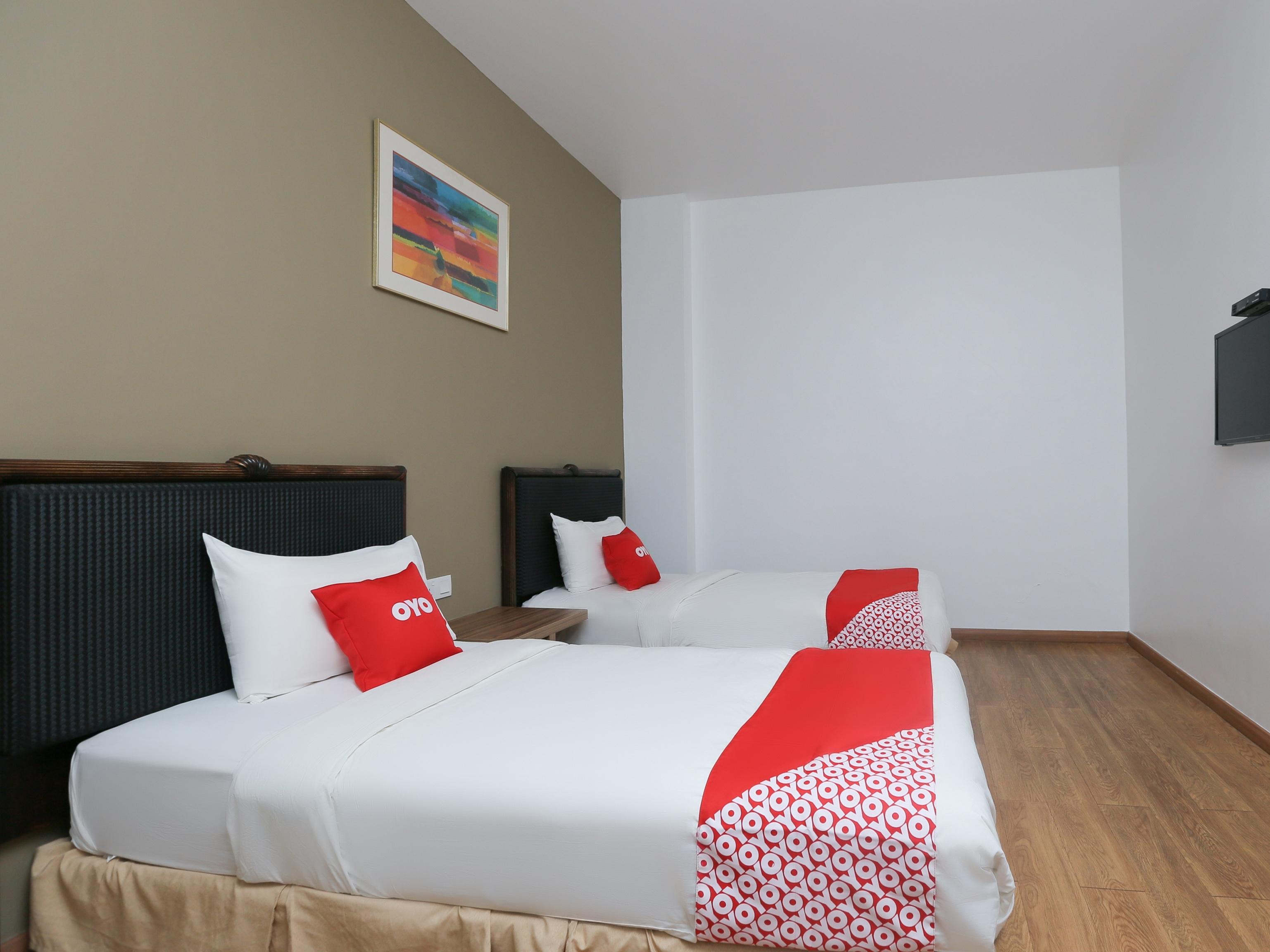 Oyo 89915 East Mount Hotel Kukup Bagian luar foto