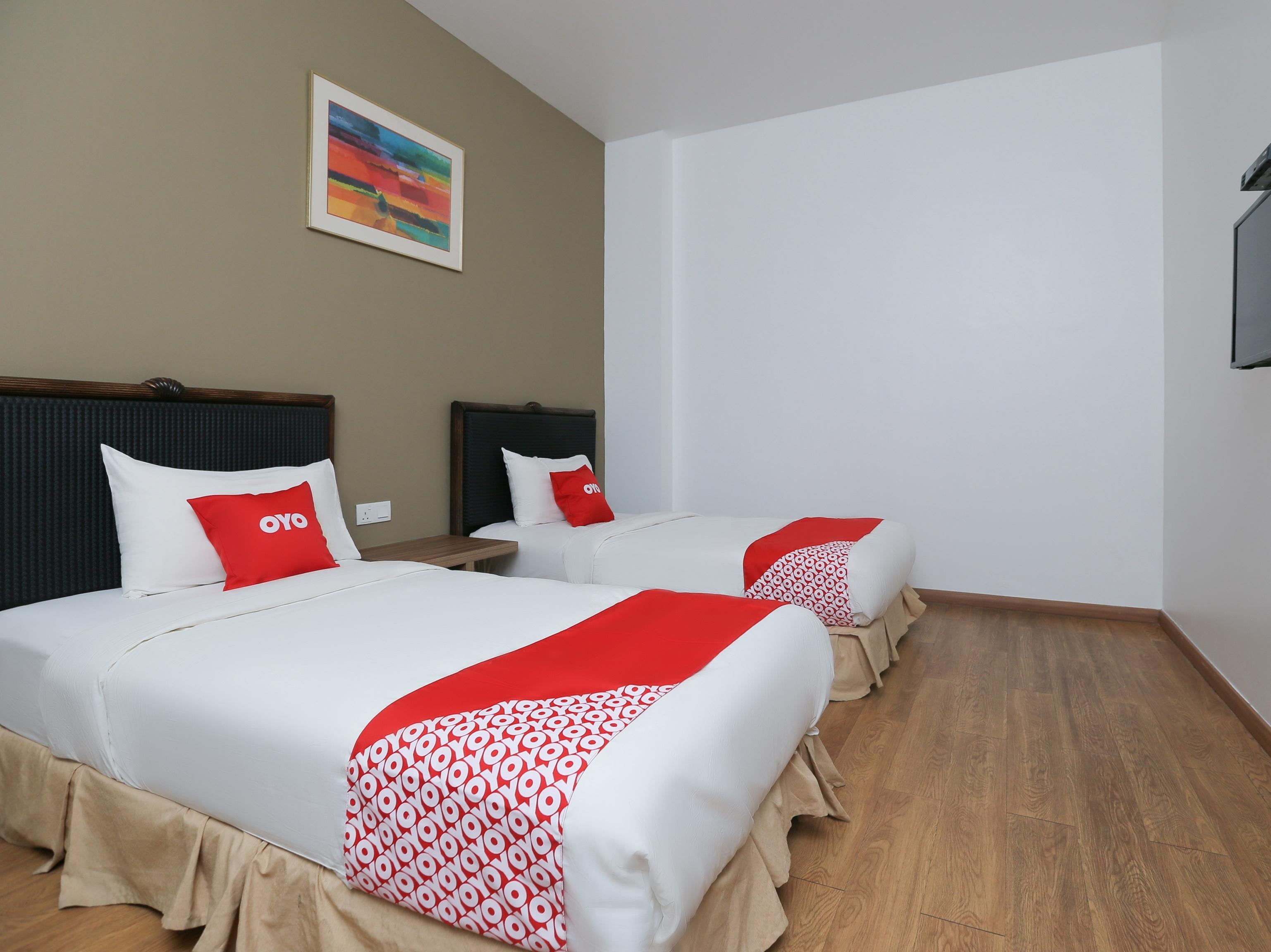 Oyo 89915 East Mount Hotel Kukup Bagian luar foto