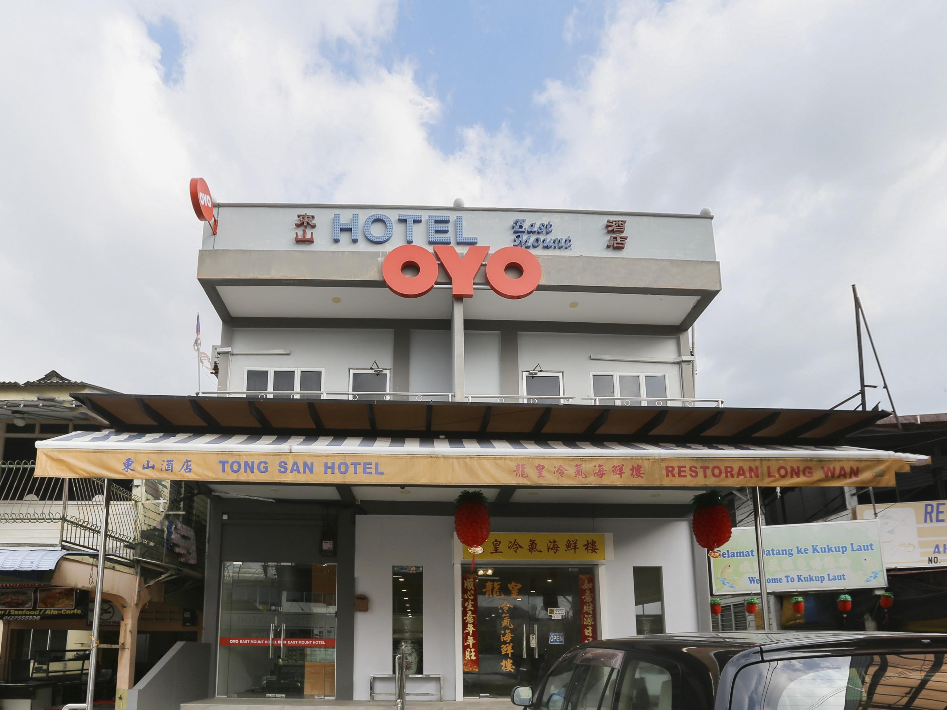 Oyo 89915 East Mount Hotel Kukup Bagian luar foto
