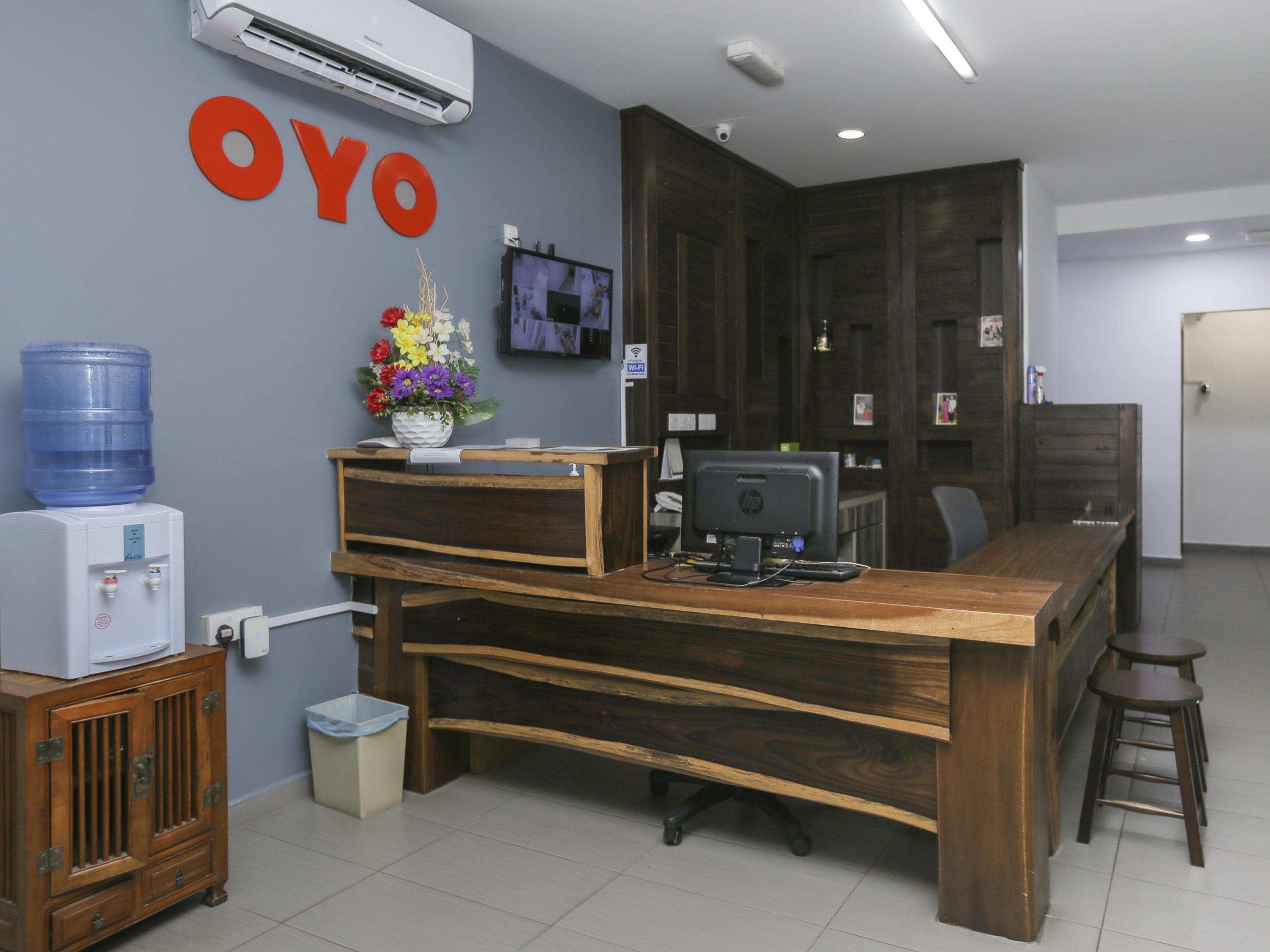 Oyo 89915 East Mount Hotel Kukup Bagian luar foto