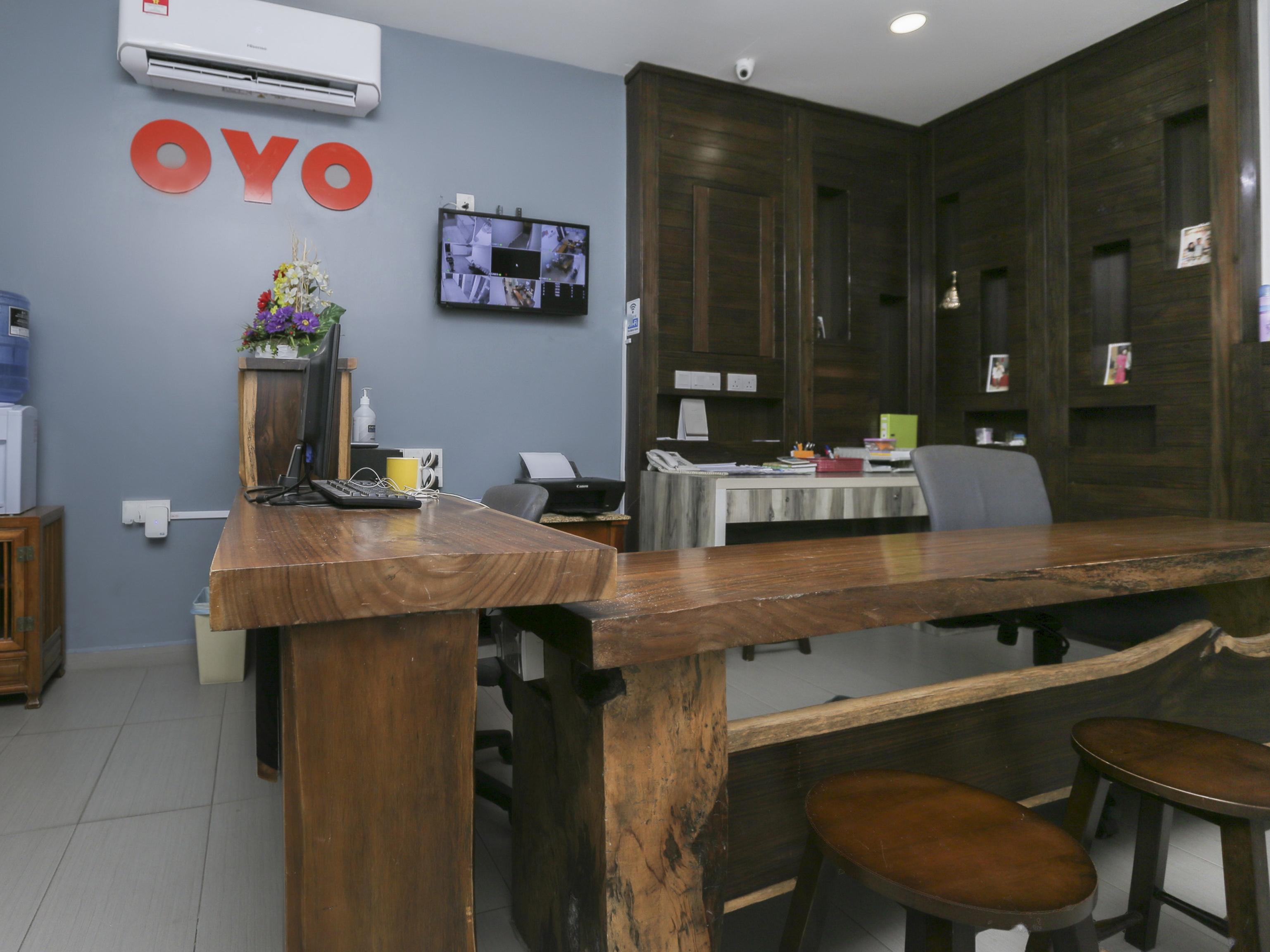 Oyo 89915 East Mount Hotel Kukup Bagian luar foto