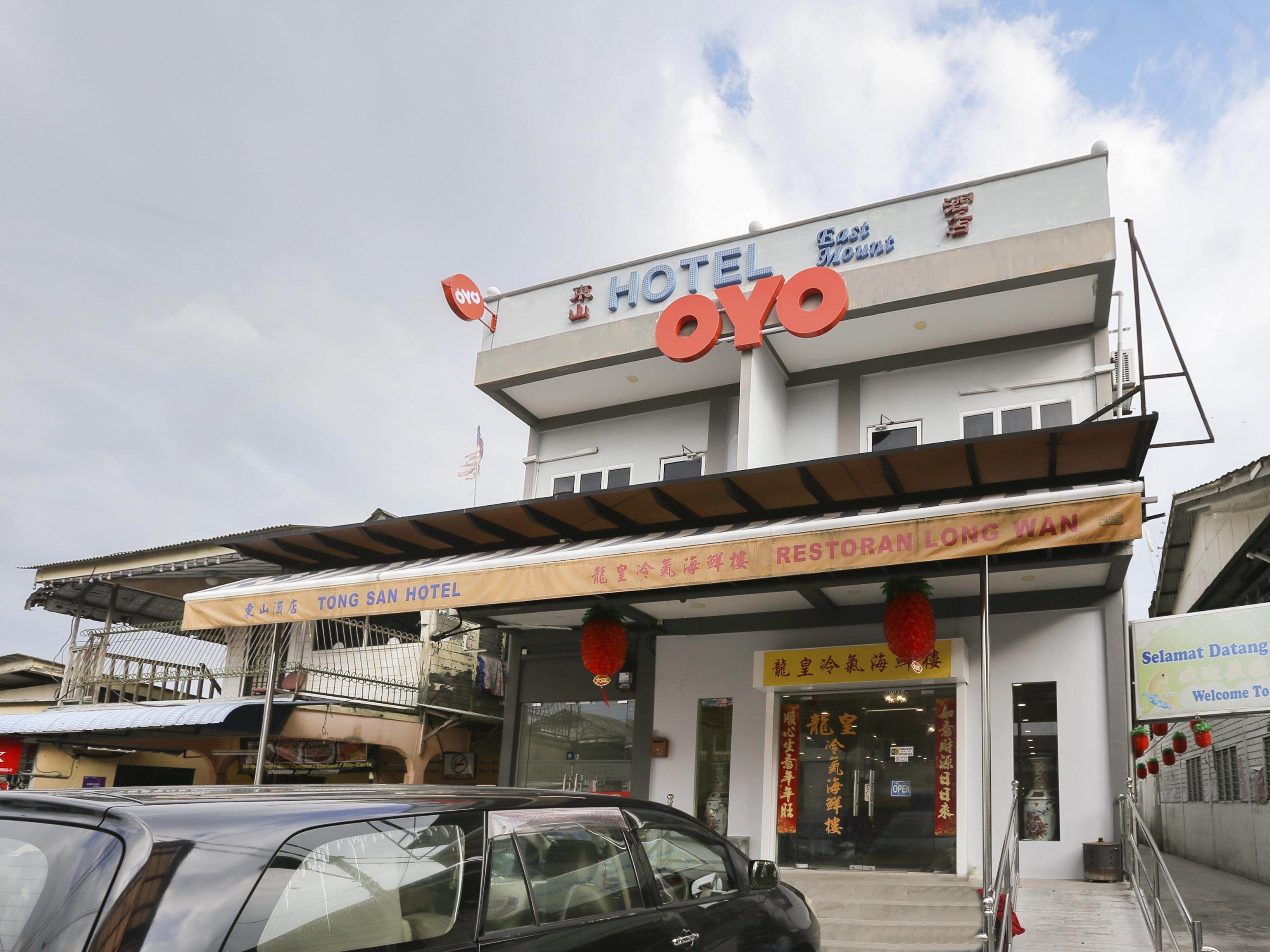 Oyo 89915 East Mount Hotel Kukup Bagian luar foto