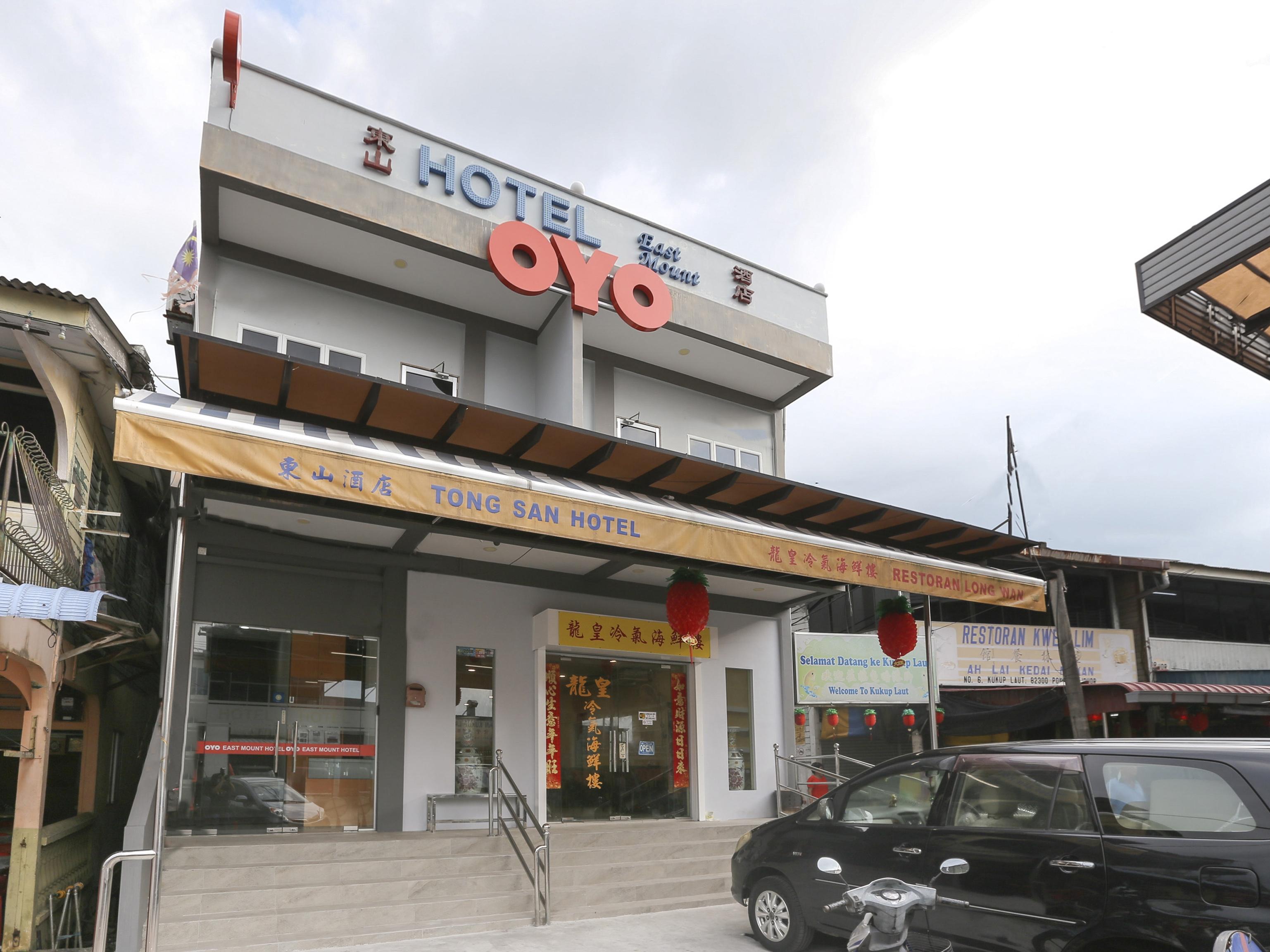 Oyo 89915 East Mount Hotel Kukup Bagian luar foto