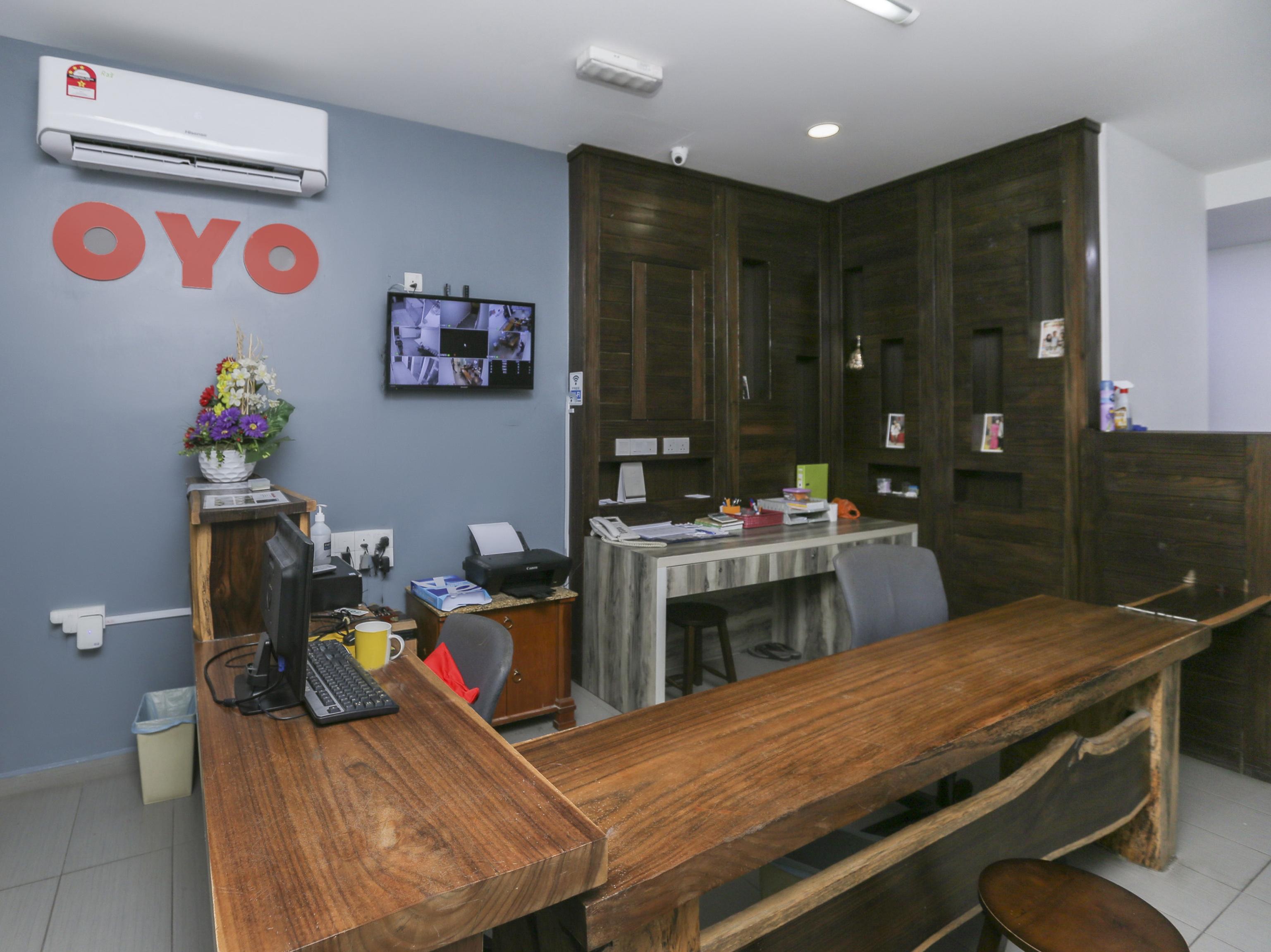 Oyo 89915 East Mount Hotel Kukup Bagian luar foto