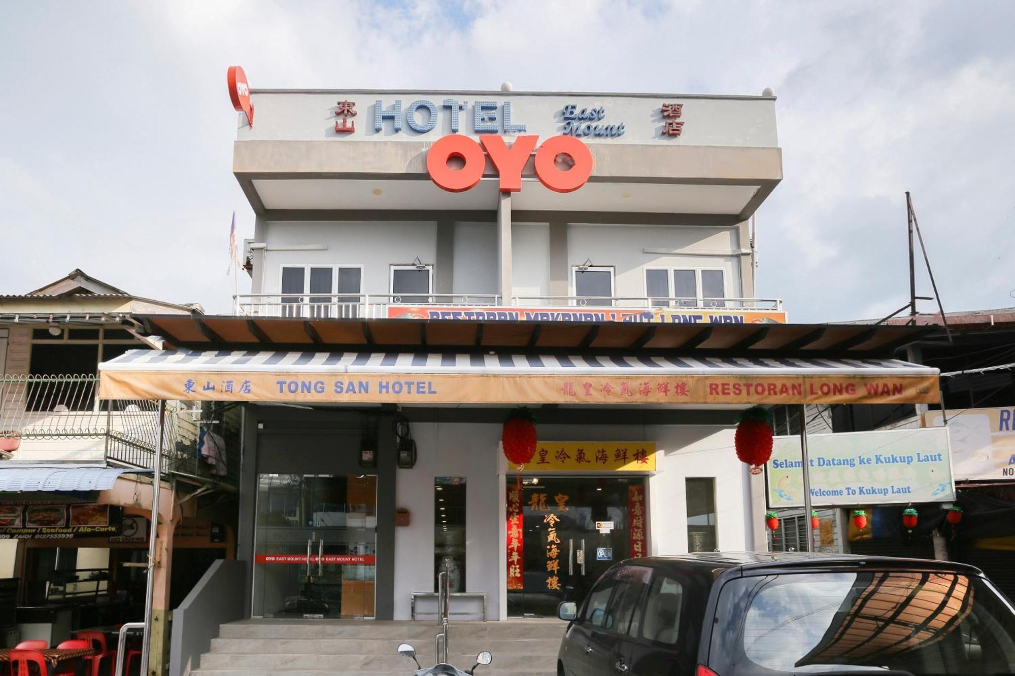 Oyo 89915 East Mount Hotel Kukup Bagian luar foto