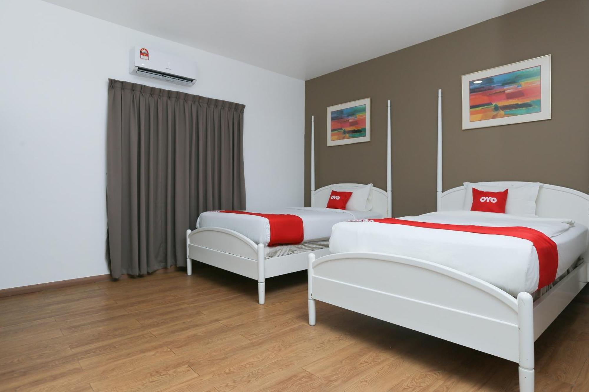 Oyo 89915 East Mount Hotel Kukup Bagian luar foto