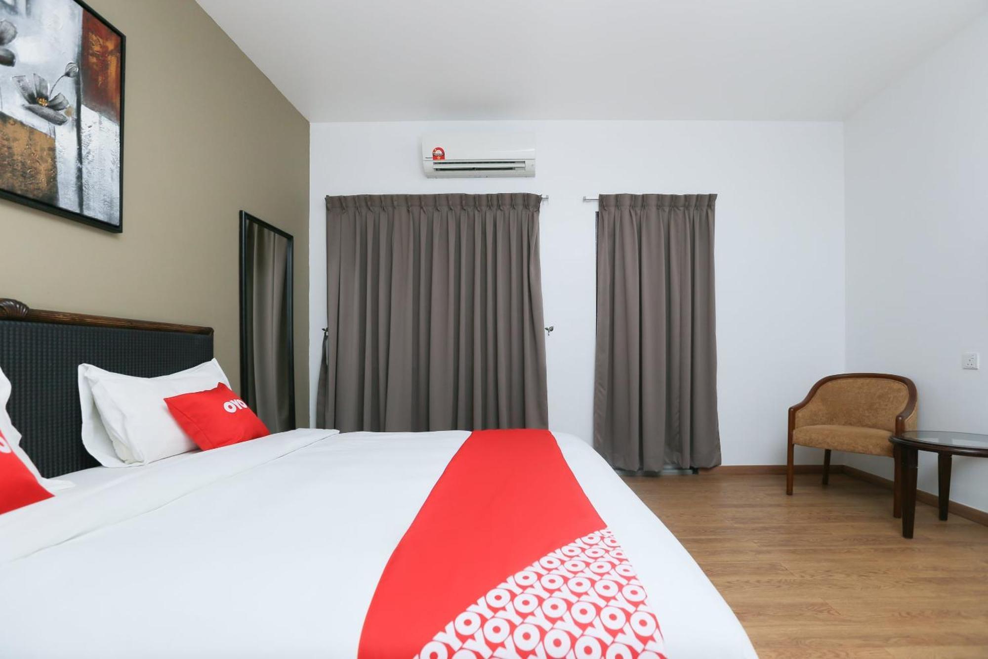 Oyo 89915 East Mount Hotel Kukup Bagian luar foto