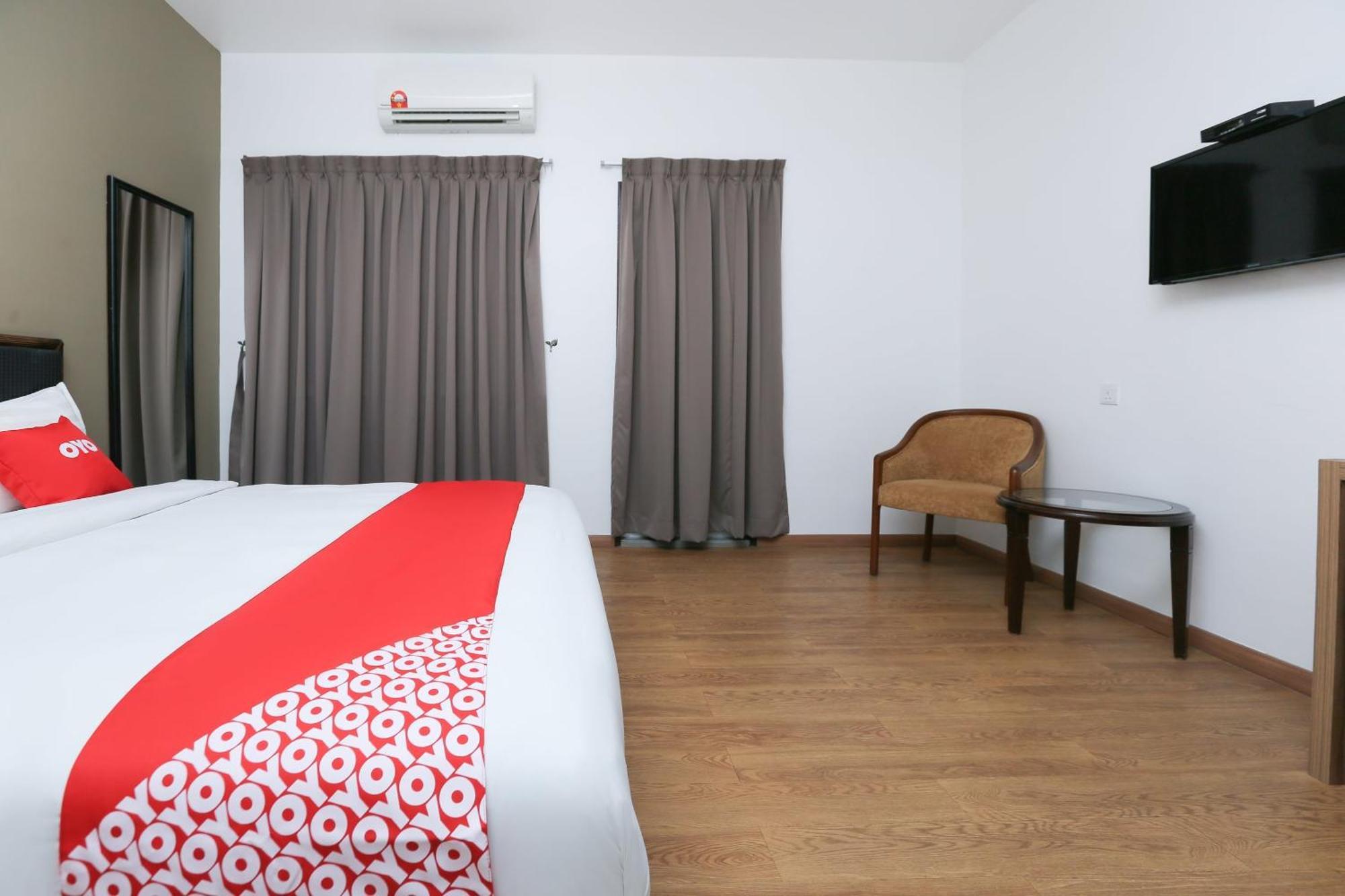 Oyo 89915 East Mount Hotel Kukup Bagian luar foto