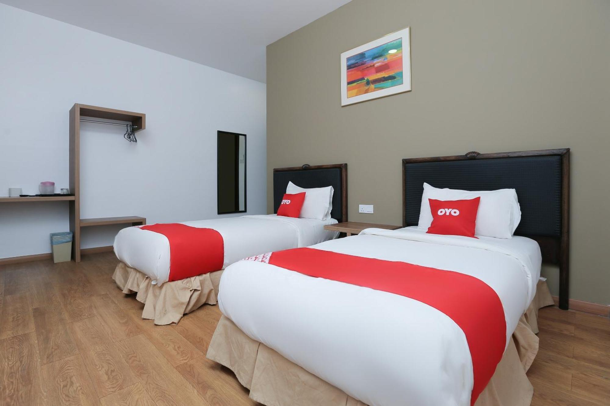 Oyo 89915 East Mount Hotel Kukup Bagian luar foto
