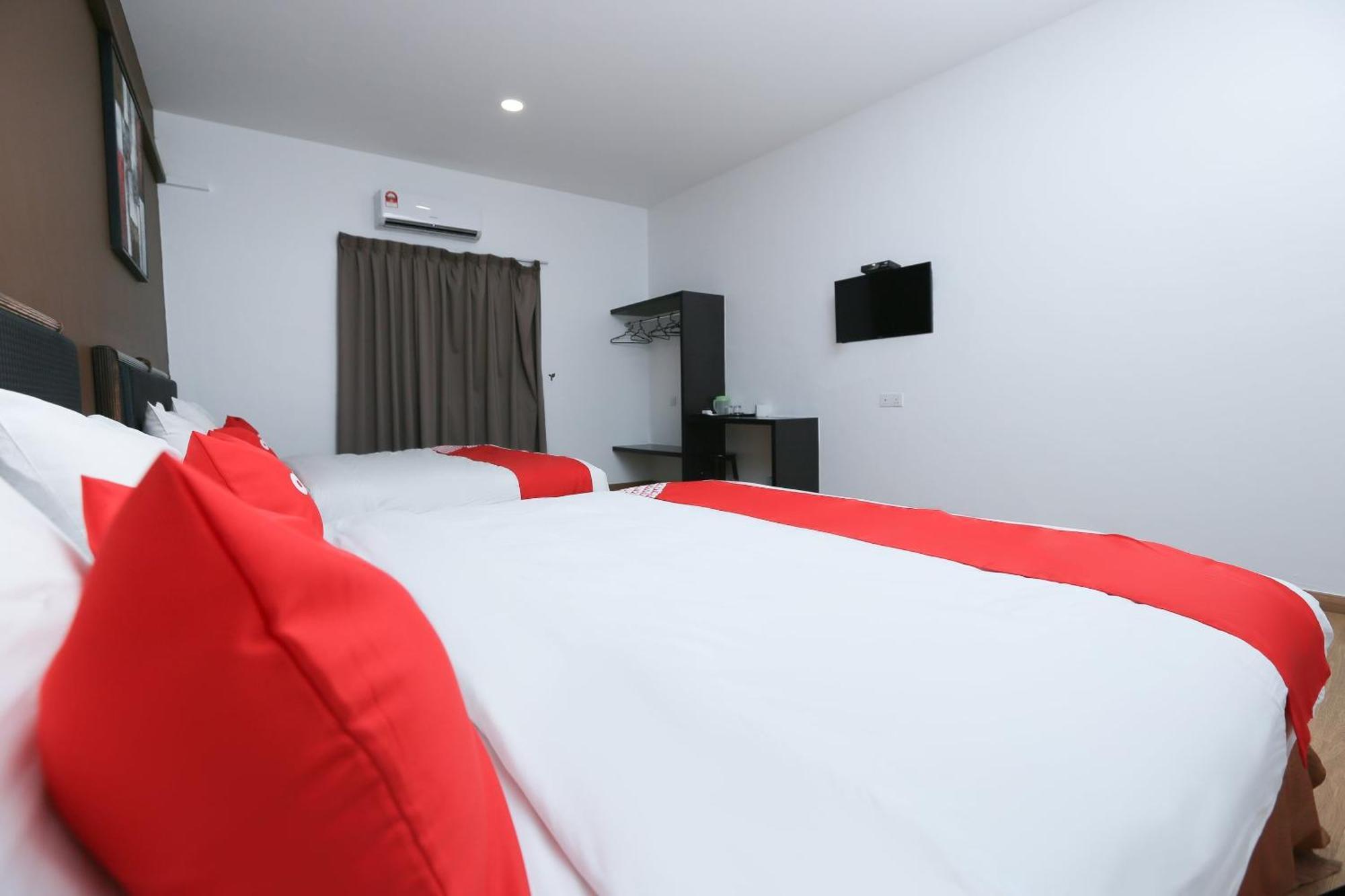 Oyo 89915 East Mount Hotel Kukup Bagian luar foto
