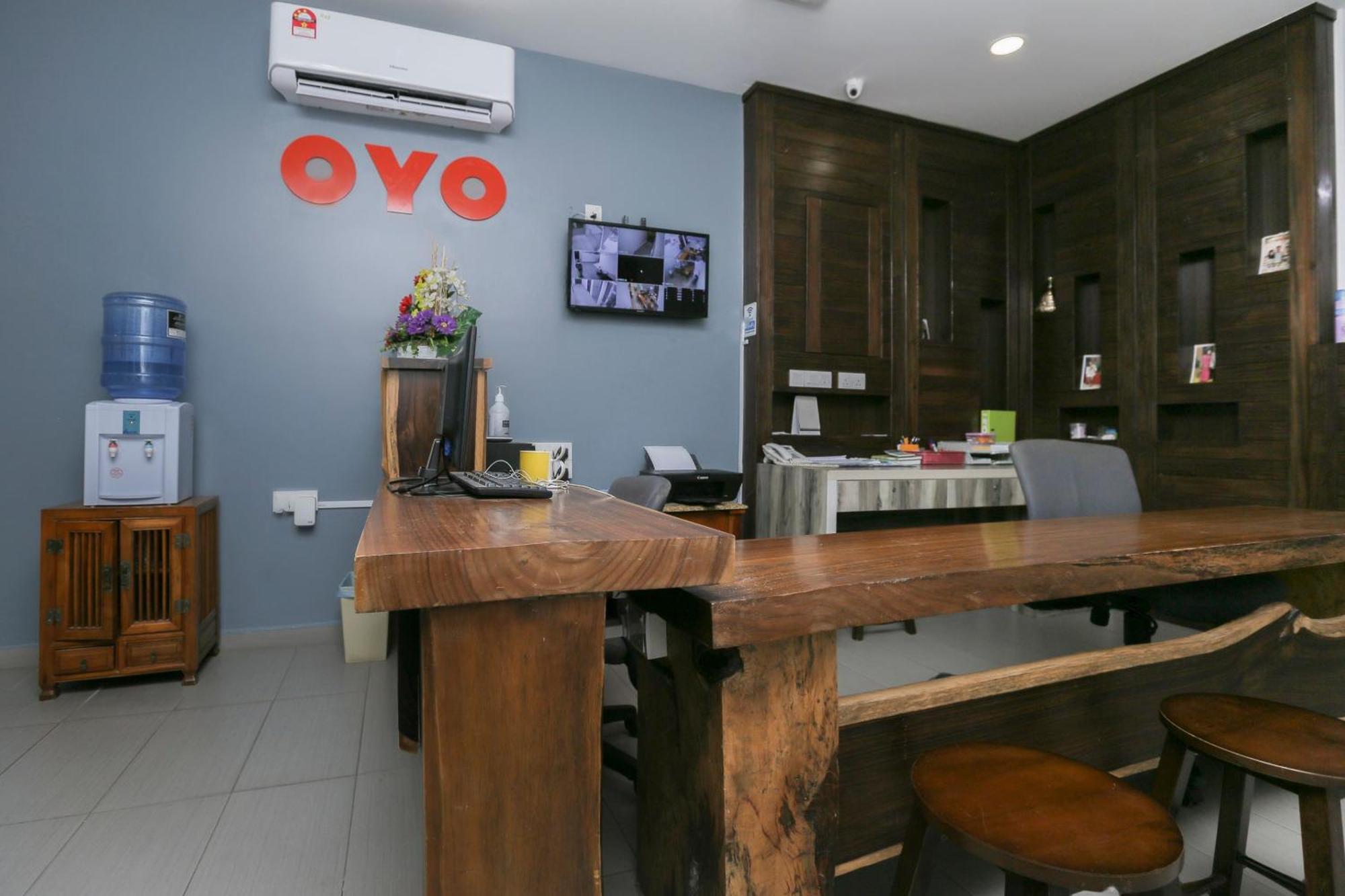 Oyo 89915 East Mount Hotel Kukup Bagian luar foto