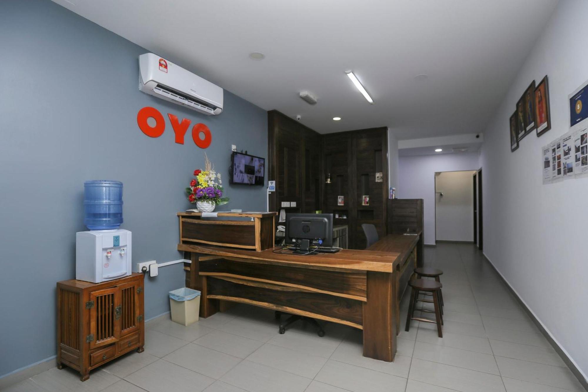 Oyo 89915 East Mount Hotel Kukup Bagian luar foto