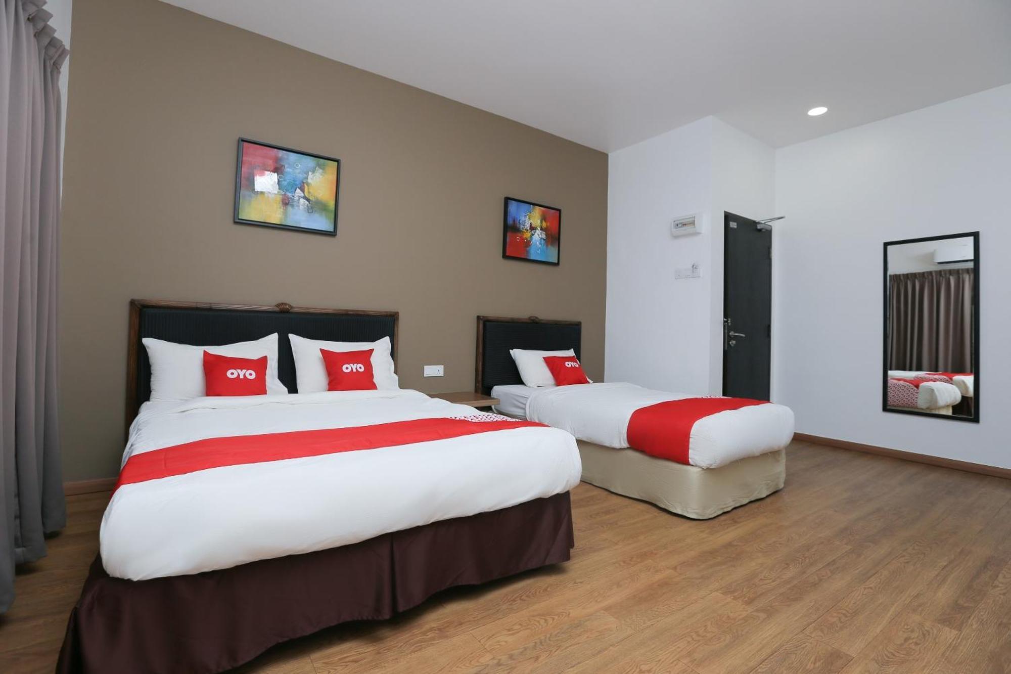 Oyo 89915 East Mount Hotel Kukup Bagian luar foto