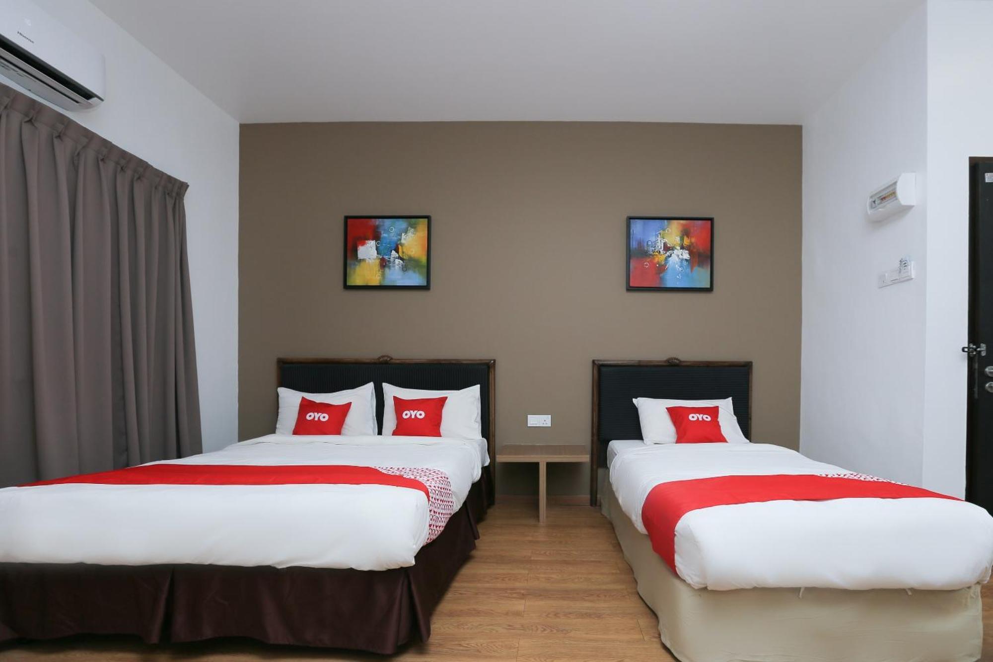 Oyo 89915 East Mount Hotel Kukup Bagian luar foto