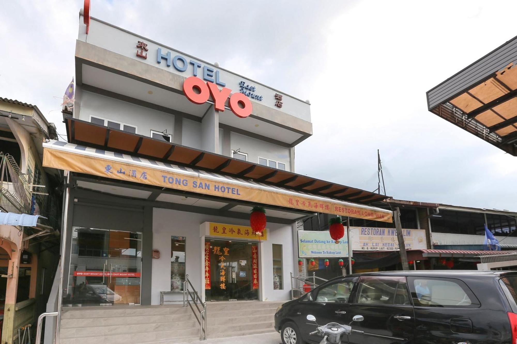 Oyo 89915 East Mount Hotel Kukup Bagian luar foto