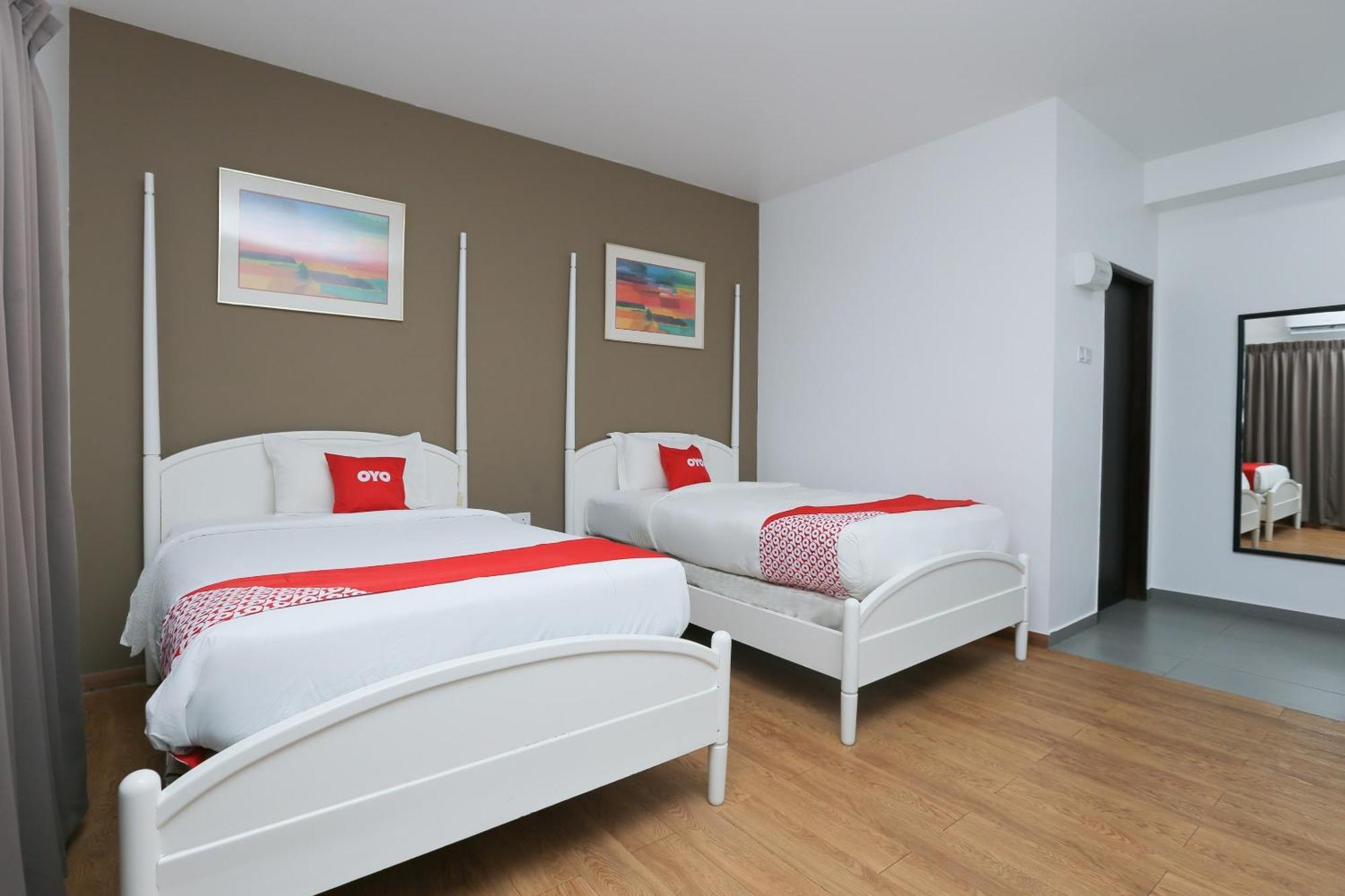 Oyo 89915 East Mount Hotel Kukup Bagian luar foto