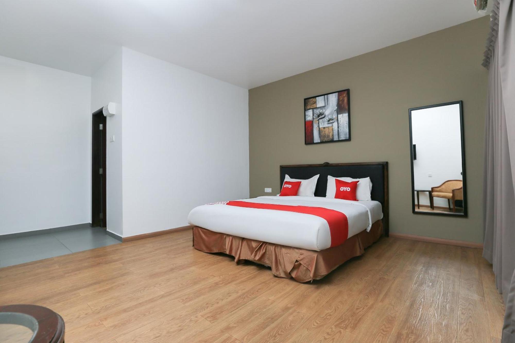 Oyo 89915 East Mount Hotel Kukup Bagian luar foto