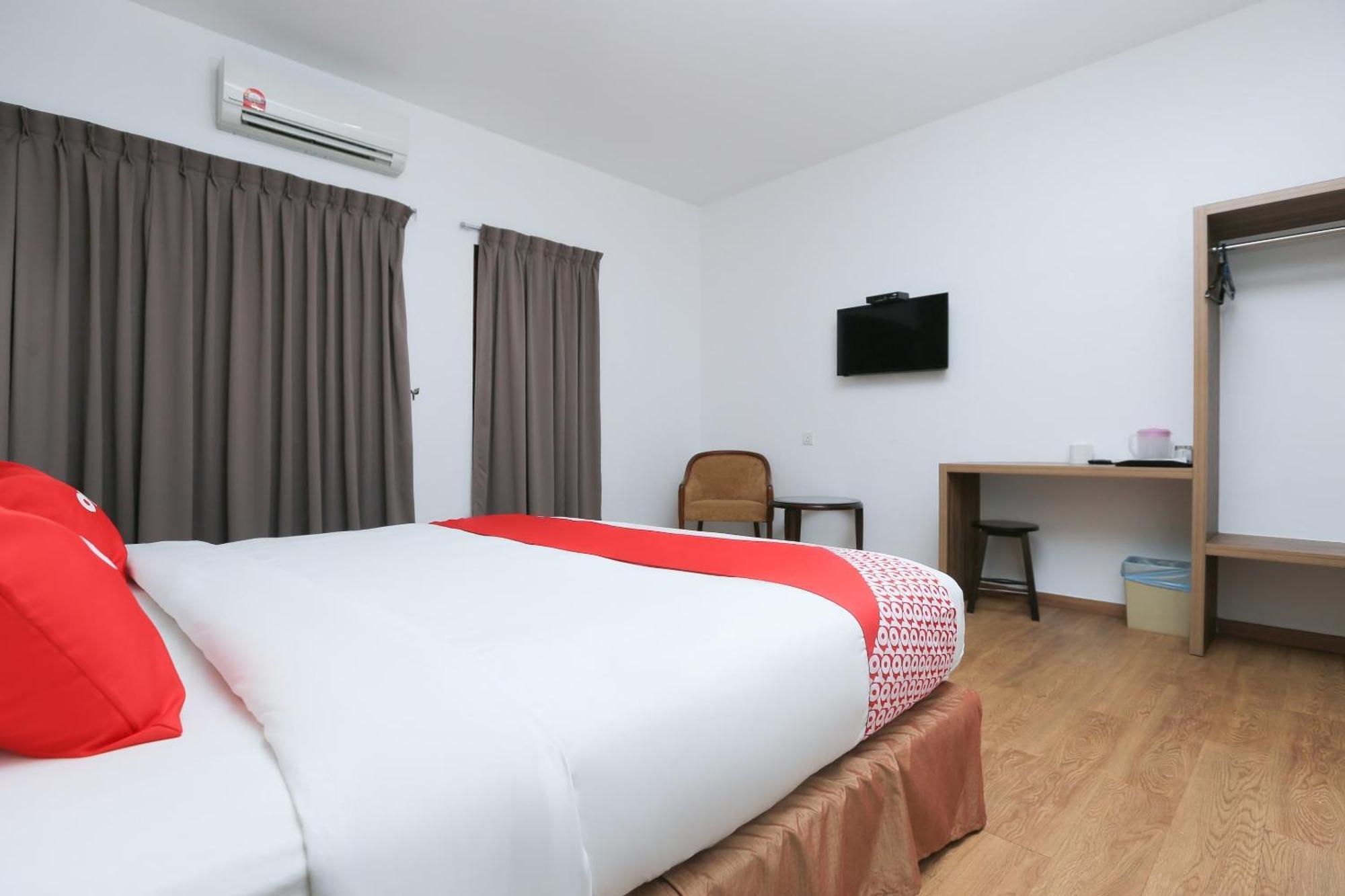 Oyo 89915 East Mount Hotel Kukup Bagian luar foto