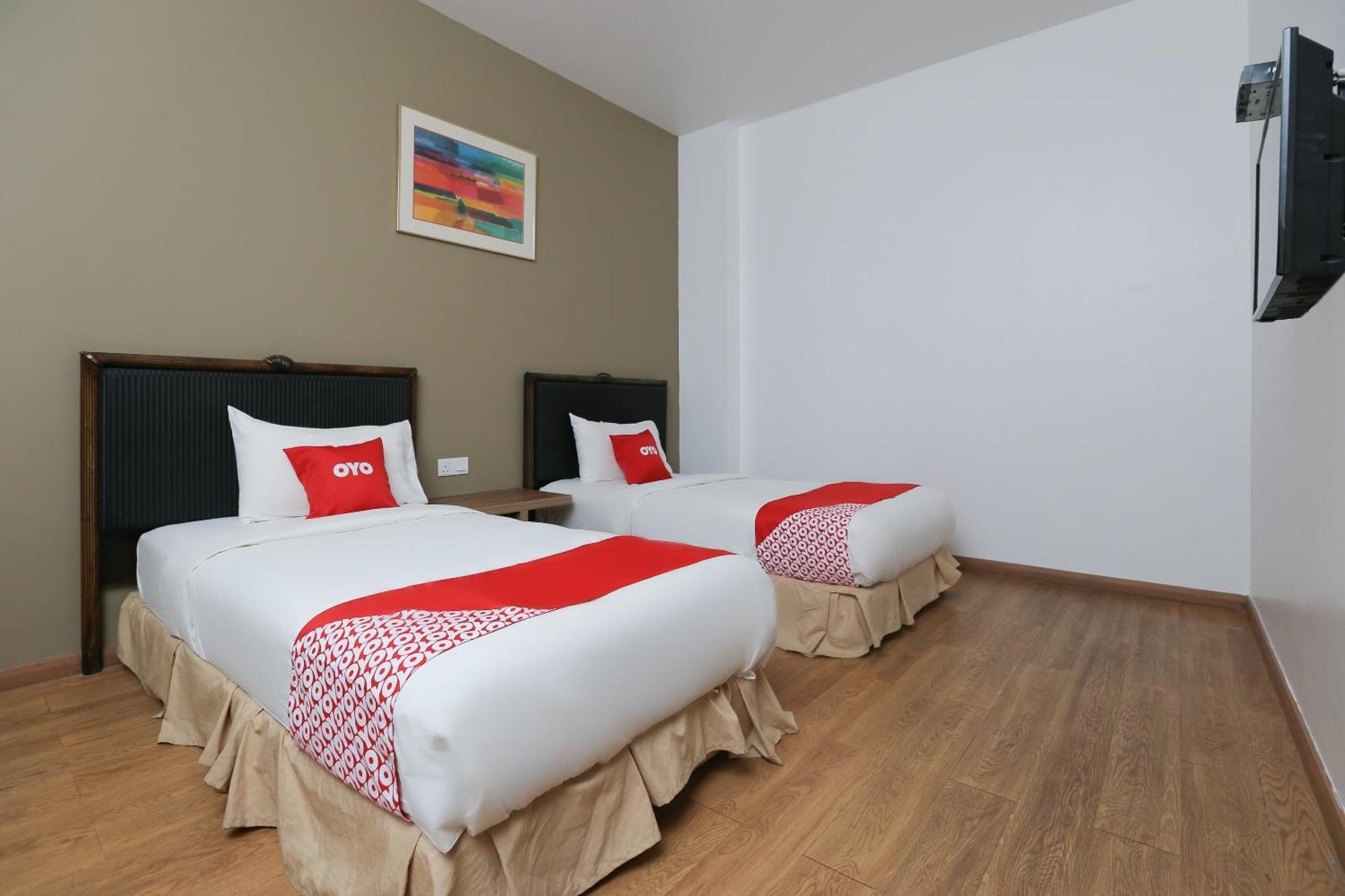 Oyo 89915 East Mount Hotel Kukup Bagian luar foto
