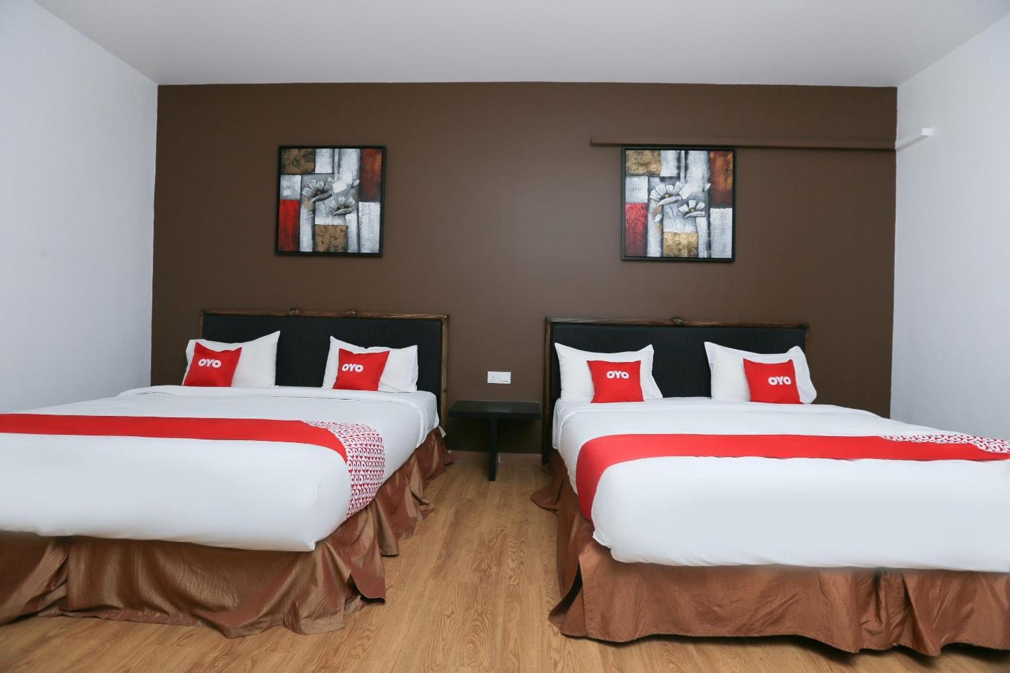 Oyo 89915 East Mount Hotel Kukup Bagian luar foto