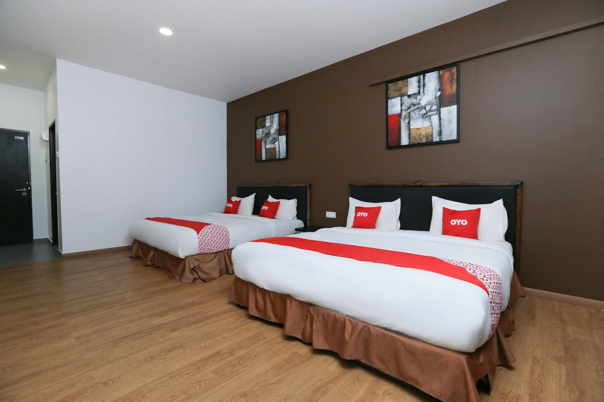 Oyo 89915 East Mount Hotel Kukup Bagian luar foto