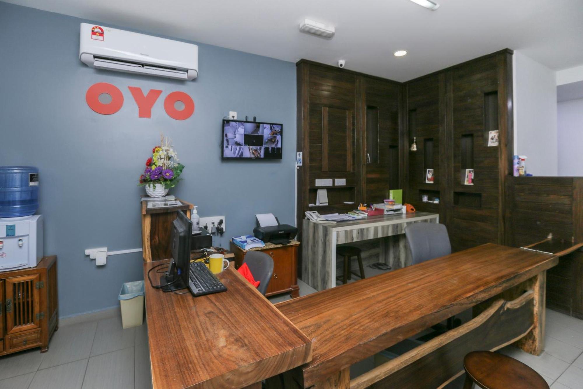 Oyo 89915 East Mount Hotel Kukup Bagian luar foto