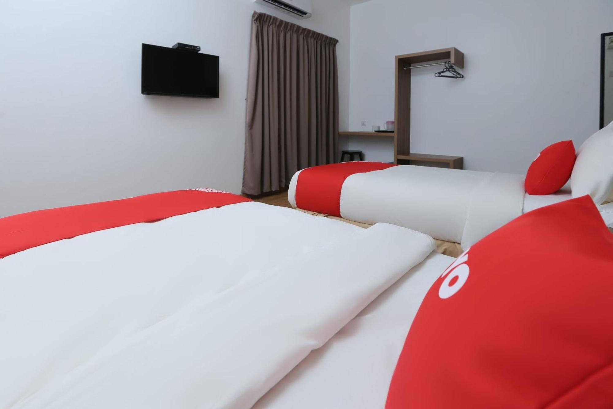 Oyo 89915 East Mount Hotel Kukup Bagian luar foto
