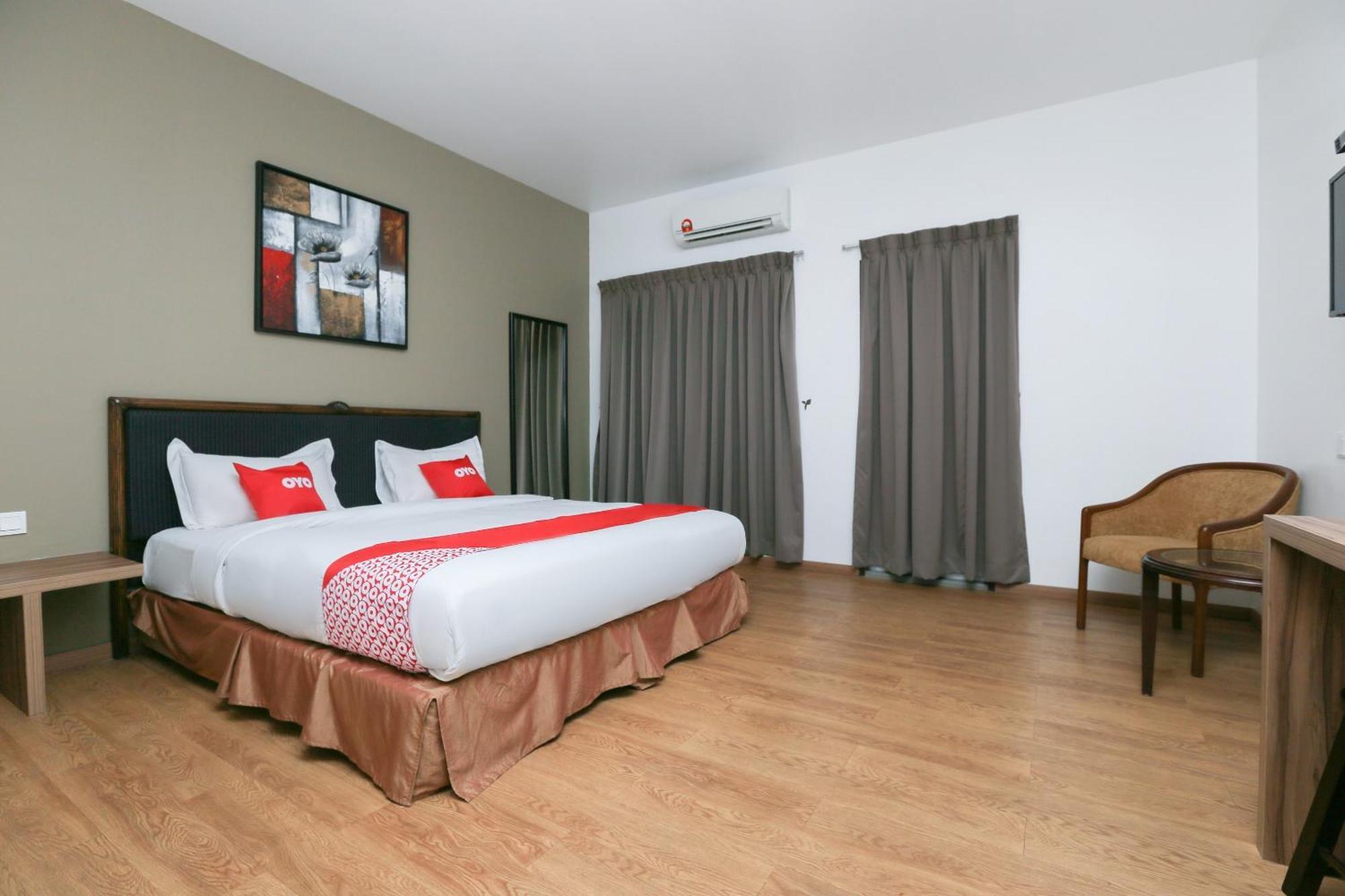 Oyo 89915 East Mount Hotel Kukup Bagian luar foto